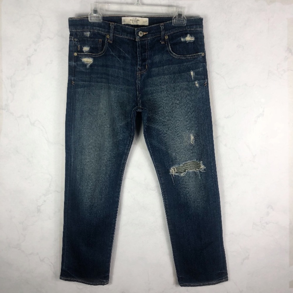 [A&F] Classic Distressed Boyfriend Capri Jeans